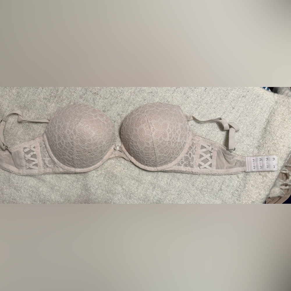 Victoria's Secret Lace Push-Up Bra in Light Nude